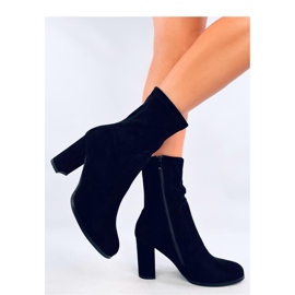 Poulter Svarta stövlar i mocka - Inello 1