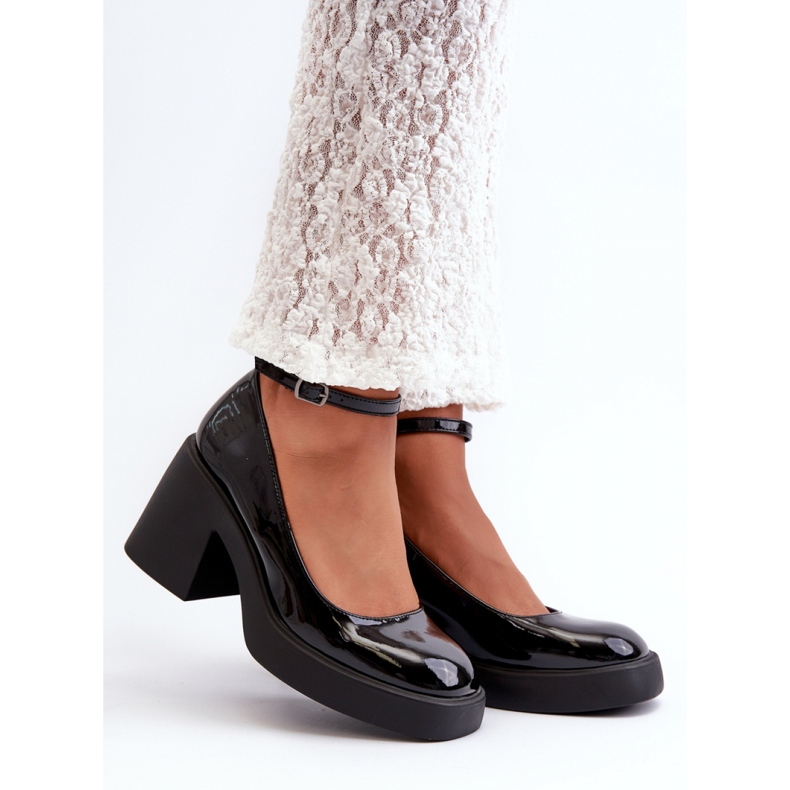 Pumpar Modell M383 Svart 1