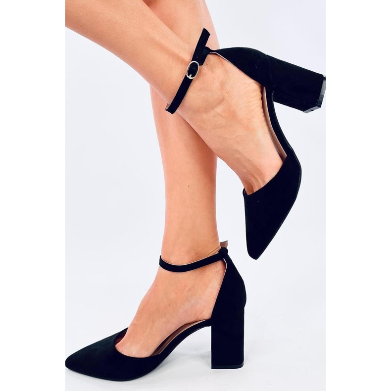 Svarta högklackade pumps med ankelknäppning 1