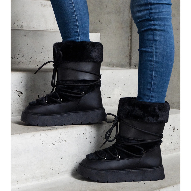 Svarta isolerade slip-on snöstövlar för kvinnor dekorerade med päls 1