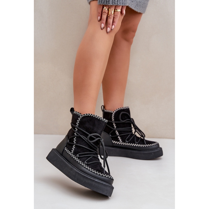 Kvinnors snökängor med broderi på plattformen, svart 2