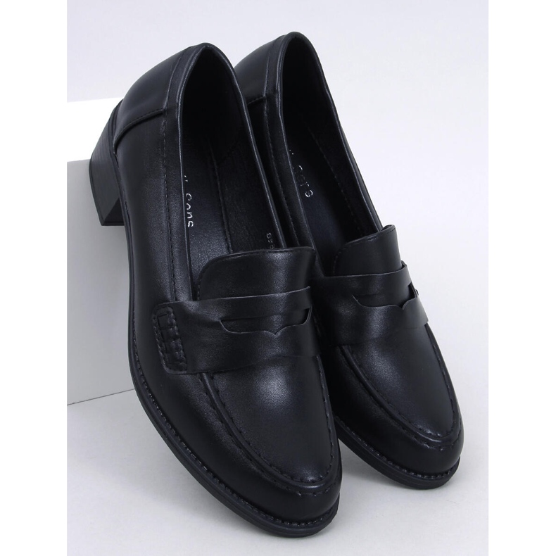 Svarta bredklackade pumps 1