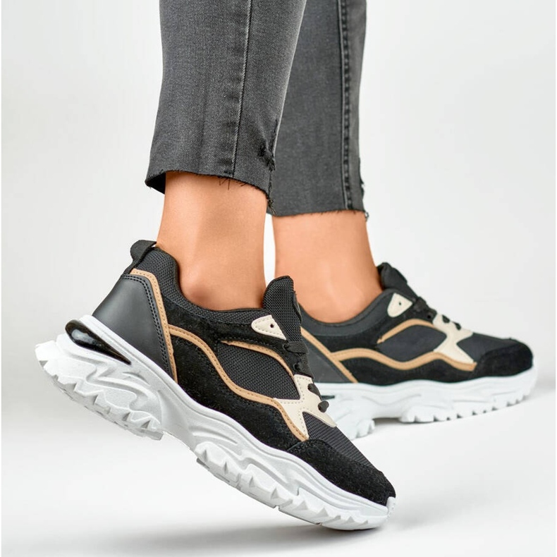 Damsneakers med tjock sula, svart 9062-B 1