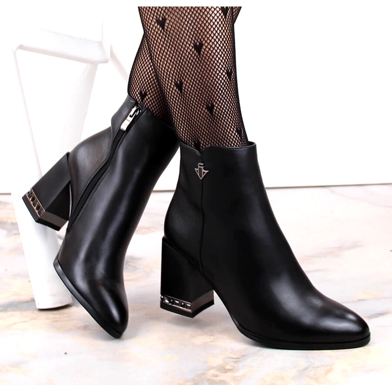 Kvinnors svarta isolerade stövlar med Filippo DBT4842/23 BK 3