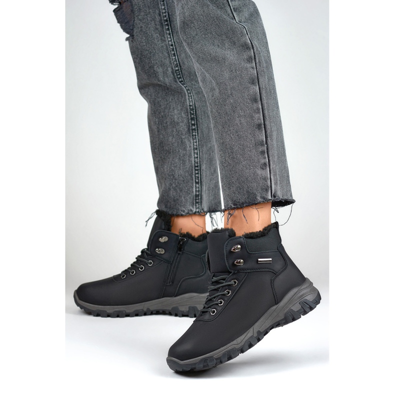 Höga stövlar, isolerade med dragkedja, svarta 3906-1B 1