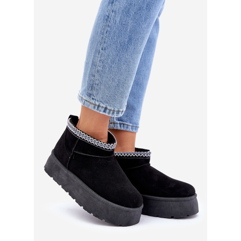 Svarta plattformssnöskor med dekorativa broderier 1