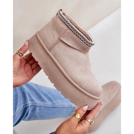 Ljusbeiga snöstövlar på en plattform med dekorativa broderier beige 2