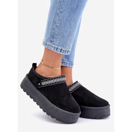 Svarta snöstövlar med dekorativa broderier 1