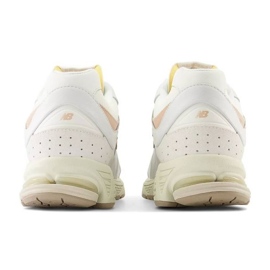 New Balance U M2002RVF skor vit 4