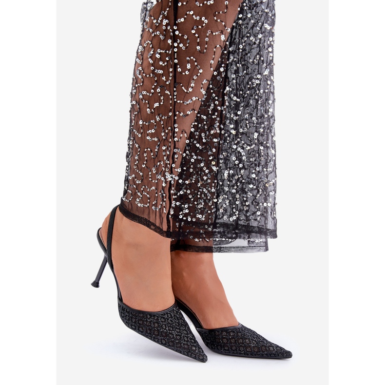 Högklackat med öppen klack dekorerad med svart glitter 1