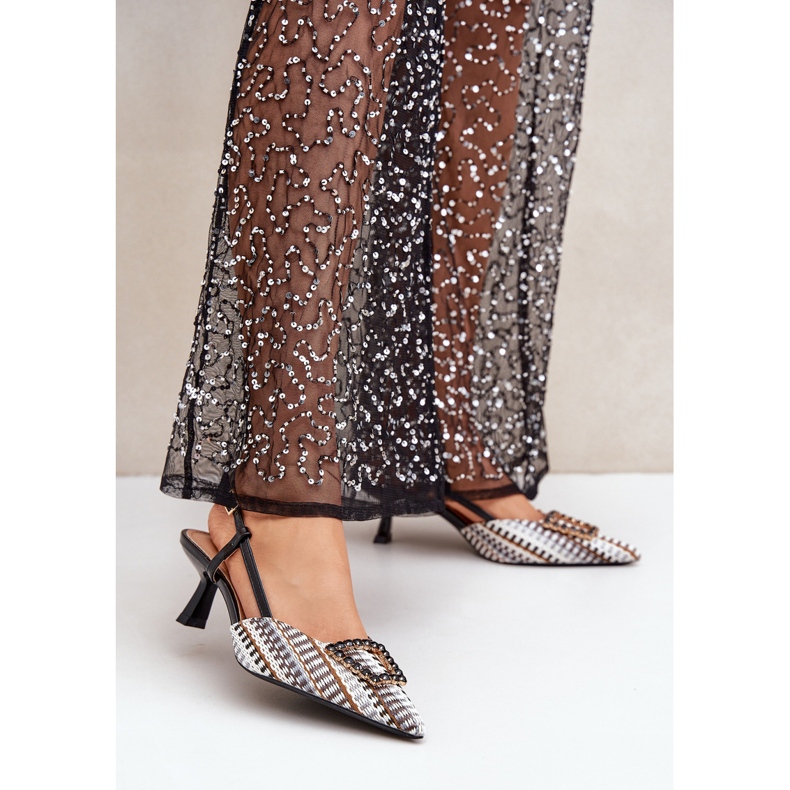 Svarta höga klackar med dekoration och öppen klack 2