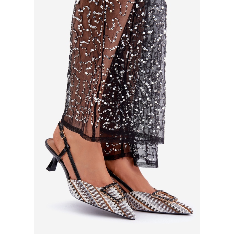 Svarta höga klackar med dekoration och öppen klack 1