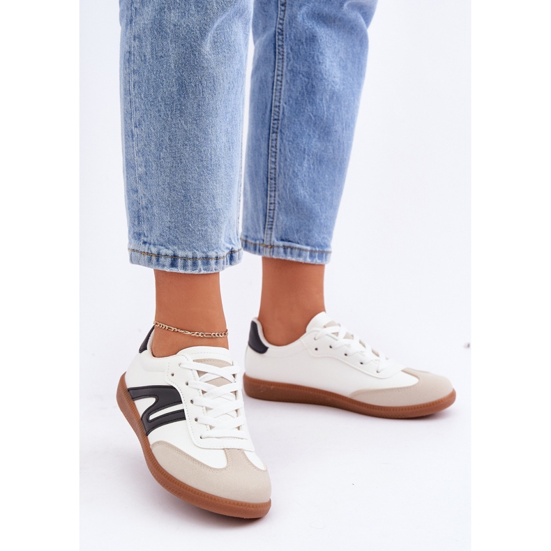 Låga sneakers för kvinnor gjorda av ekologiskt läder, vitt och svart Navidemi 2