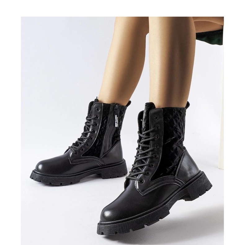 Svarta stövlar dekorerade med Jalbert - Solea quiltning 1