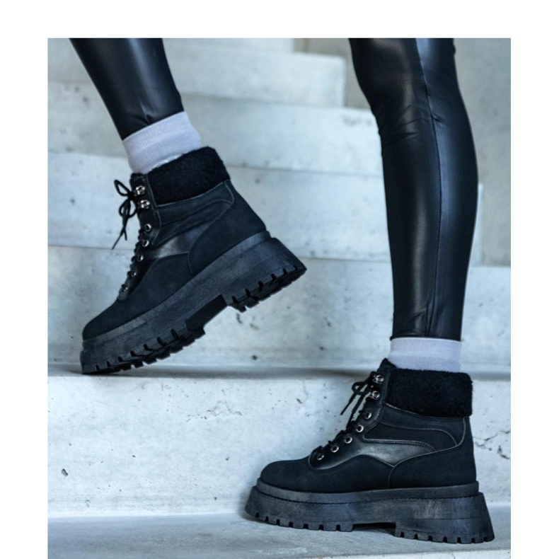 Svarta sneakers med tjock sula och päls från Best - Solea 1