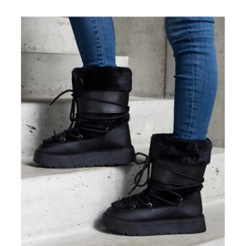 Svarta isolerade snöstövlar med snörning dekorerade med päls 1