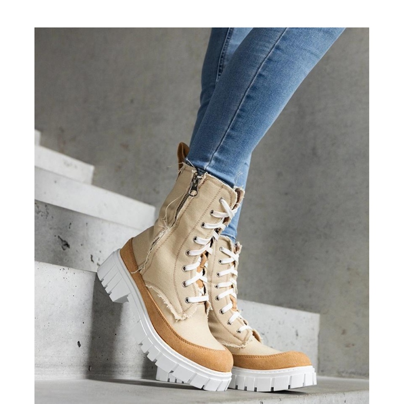 Beige isolerade stövlar från Crispiero - Solea 1