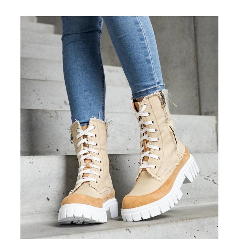 Beige isolerade stövlar från Crispiero - Solea 2