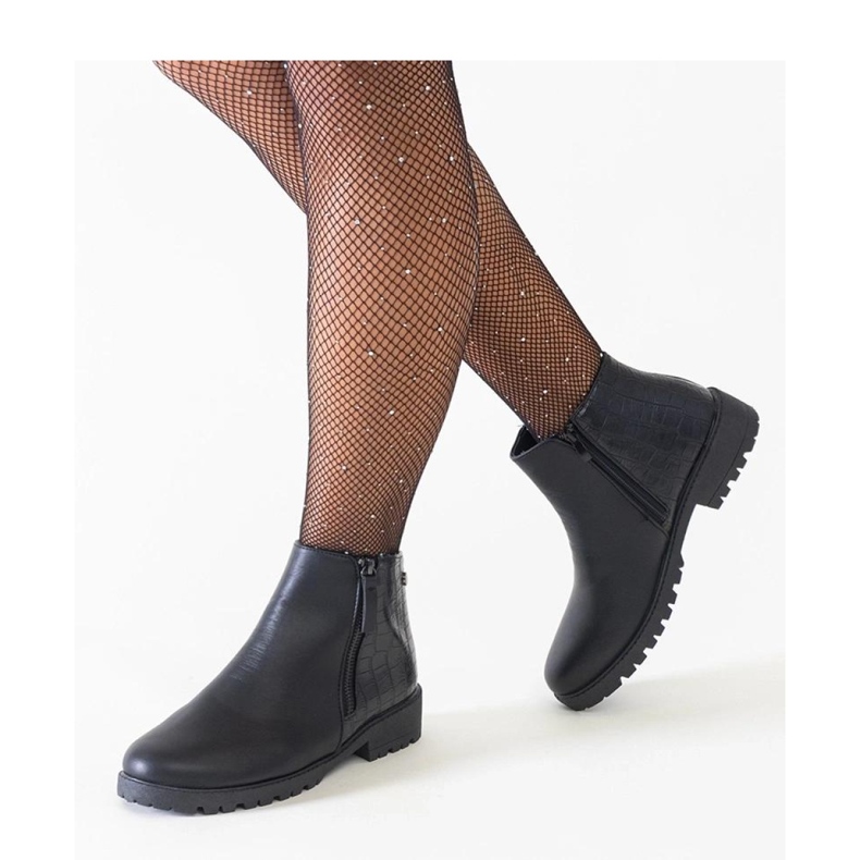 Svarta stövlar med krokodillädermotiv, ekoläder Mifsada - Solea 1