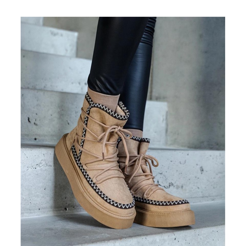 Beige snörskor på en plattform dekorerad med Mckenzie - Solea-broderi 1