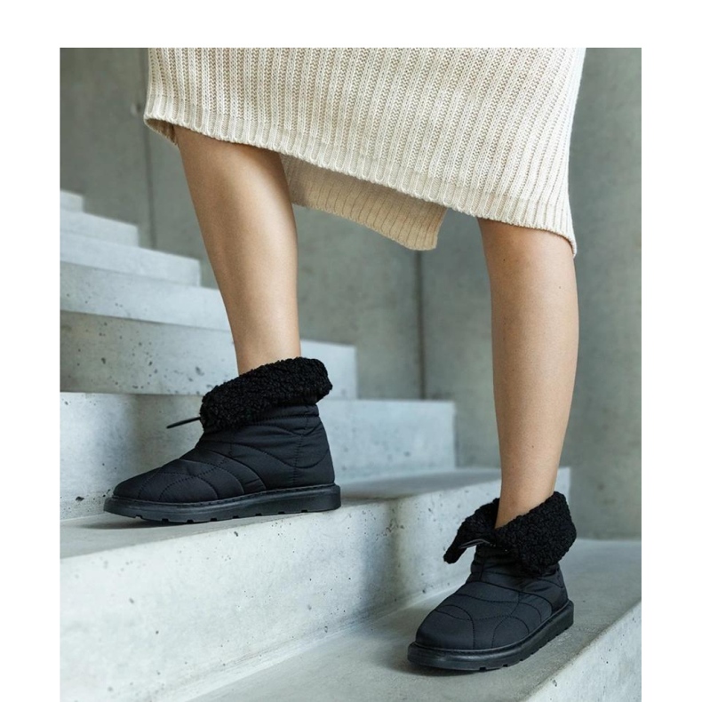 Svarta isolerade snöstövlar med manschett Caellita - Solea 1