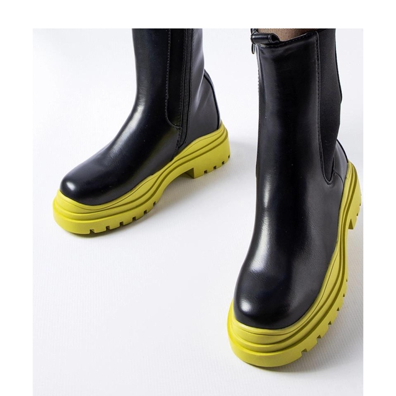 Svarta stövletter med färgglad sula från Delebio - Solea 2