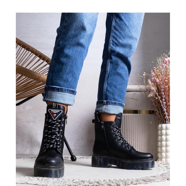 Svarta stövlar, naturläder 2