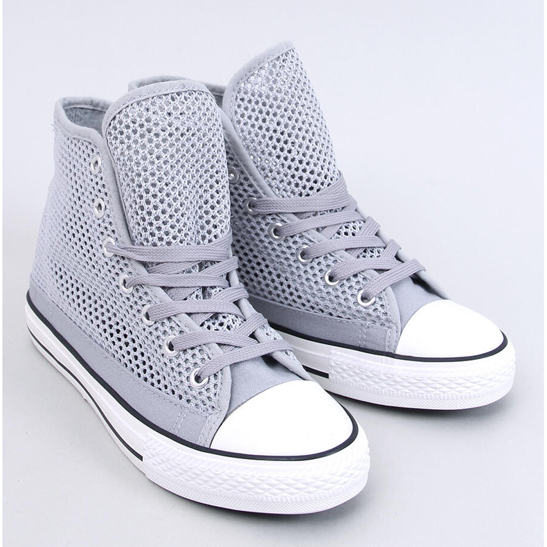 Gråa genombrutna high-top sneakers 1