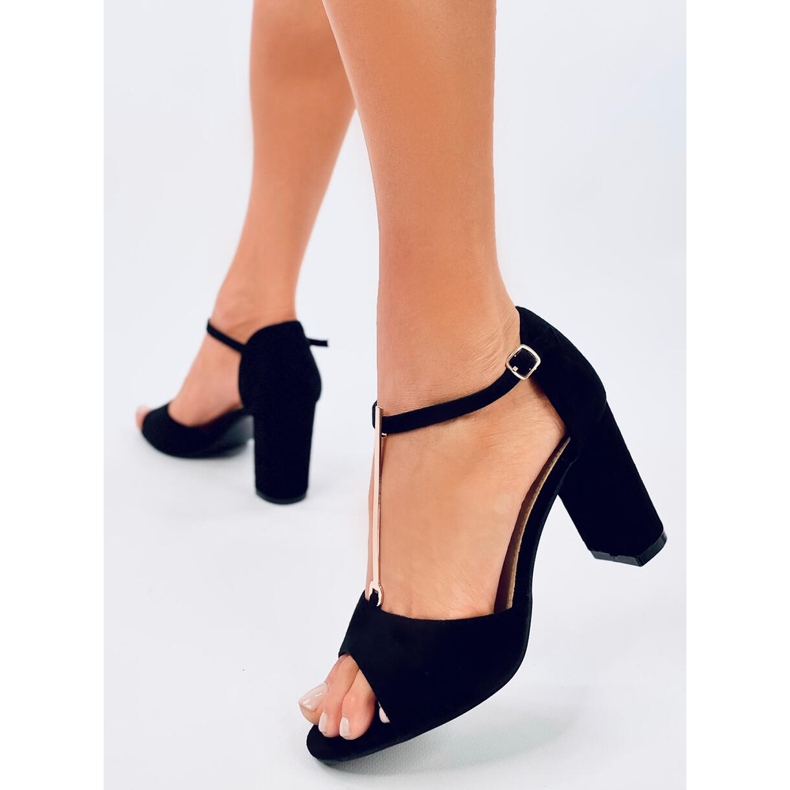 Ferdi Svarta högklackade sandaler med gulddekor 2