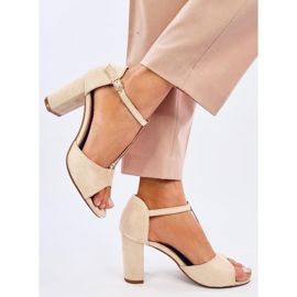 Ferdi Beige högklackade sandaler med gulddekor 1