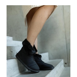 Svarta isolerade snöstövlar med krage 1