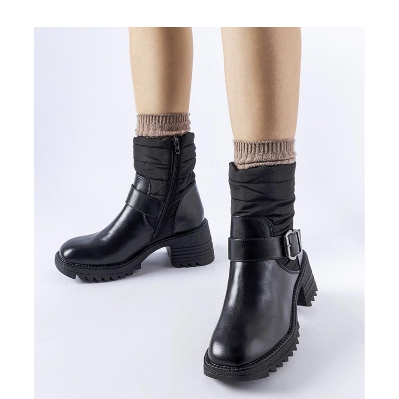 Svarta varma stövlar med massiv sula 1