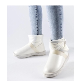 Beige blanka korta snökängor från Delaune - Solea 1