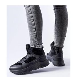 Svarta isolerade höga sneakers från Malles - Solea 1