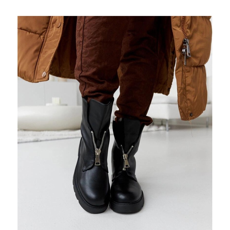 Svarta isolerade stövlar med dragkedja 1