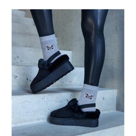 Svarta platåtofflor dekorerade med päls och med ett elastiskt band vid hälen 1