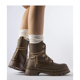 Bruna stövlar med kedja 2