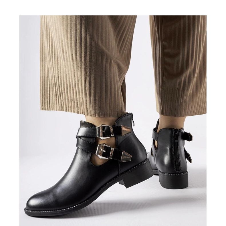 Svarta utskurna ankelboots med spännen 1