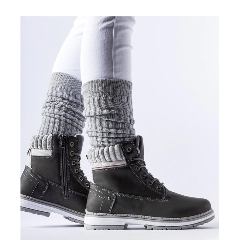 Grå, isolerade vandringsskor 1