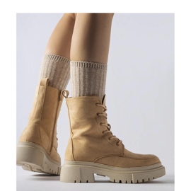 Bruna stövlar med massiv sula svart 1