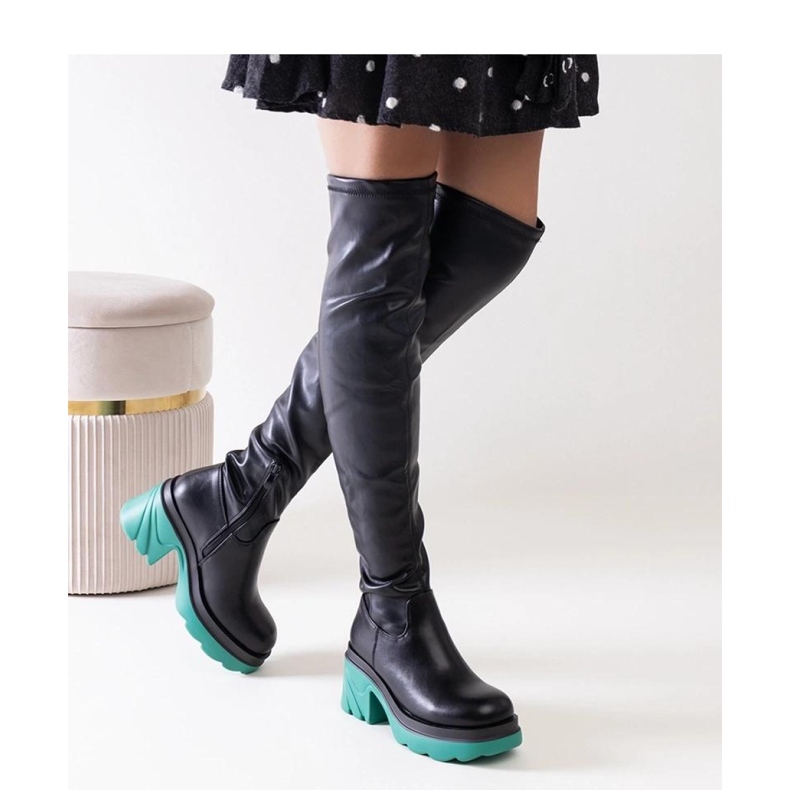 Svarta isolerade stövlar med massiv klack 1