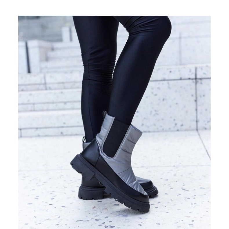 Grå isolerade snöstövlar 1