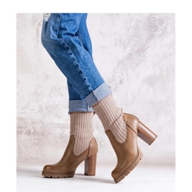 Mörkbeige stövlar i ekologiskt läder 1