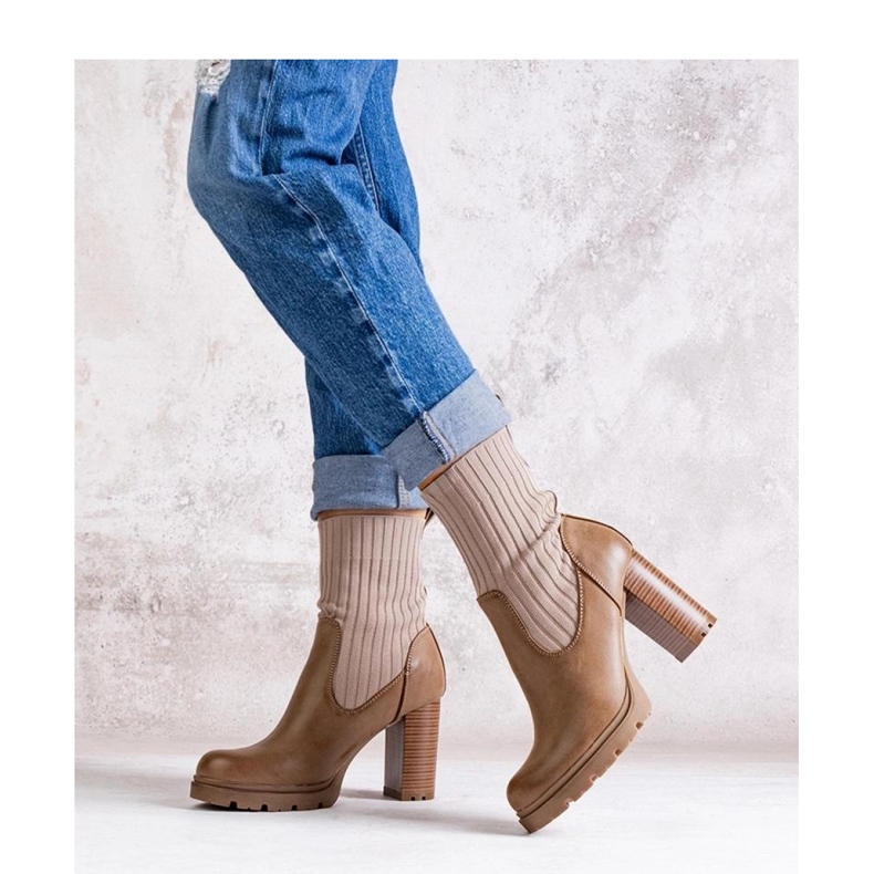 Mörkbeige stövlar i ekologiskt läder 1