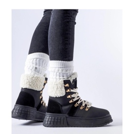 Svarta arbetare på en enorm plattform 1