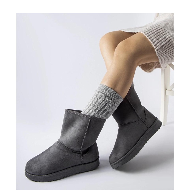 Grå isolerade klassiska snöstövlar 1