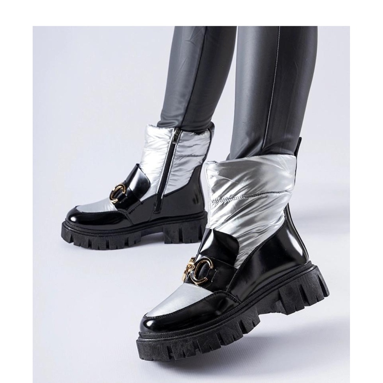 Svarta och silverlackade snöstövlar 2