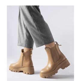 Beige isolerade dekorativa stövlar 1