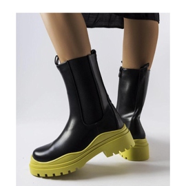 Svarta stövlar med färgad sula 1