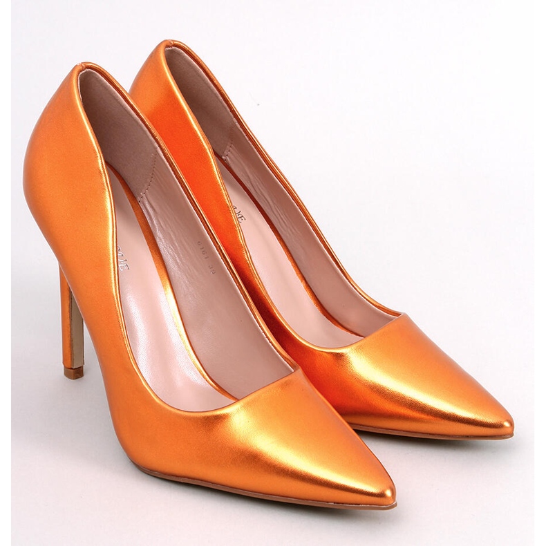 Orange stilettpumps 1